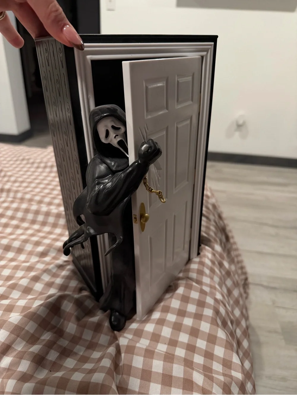 Scream popcorn bucket